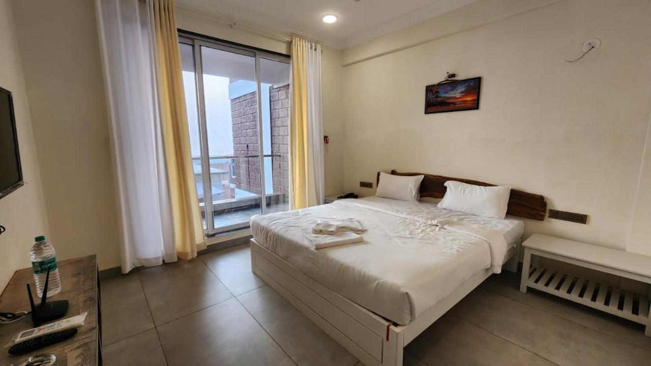 Coastal Bay Beach Resort Harnai Экстерьер фото