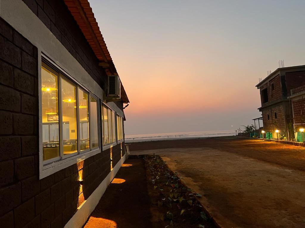 Coastal Bay Beach Resort Harnai Экстерьер фото