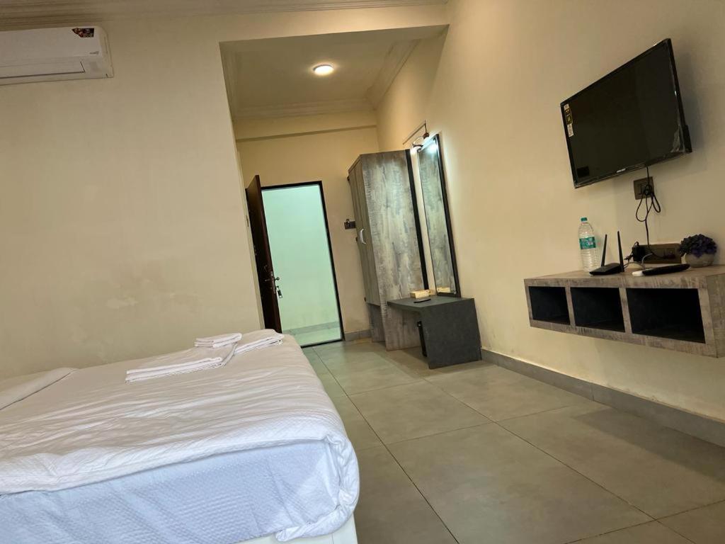 Coastal Bay Beach Resort Harnai Экстерьер фото