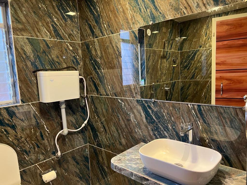 Coastal Bay Beach Resort Harnai Экстерьер фото