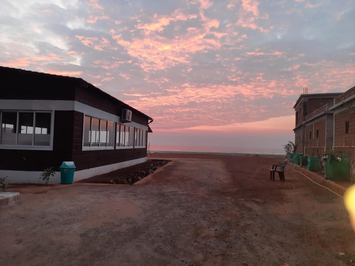 Coastal Bay Beach Resort Harnai Экстерьер фото
